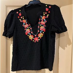 Pullover black with floral print on front